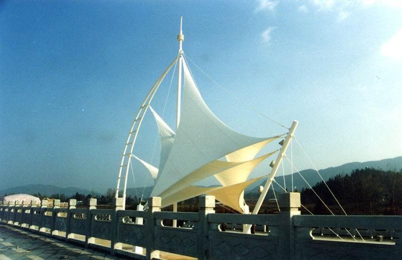 張拉索膜結(jié)構(gòu)停車棚 張拉索膜結(jié)構(gòu)停車棚